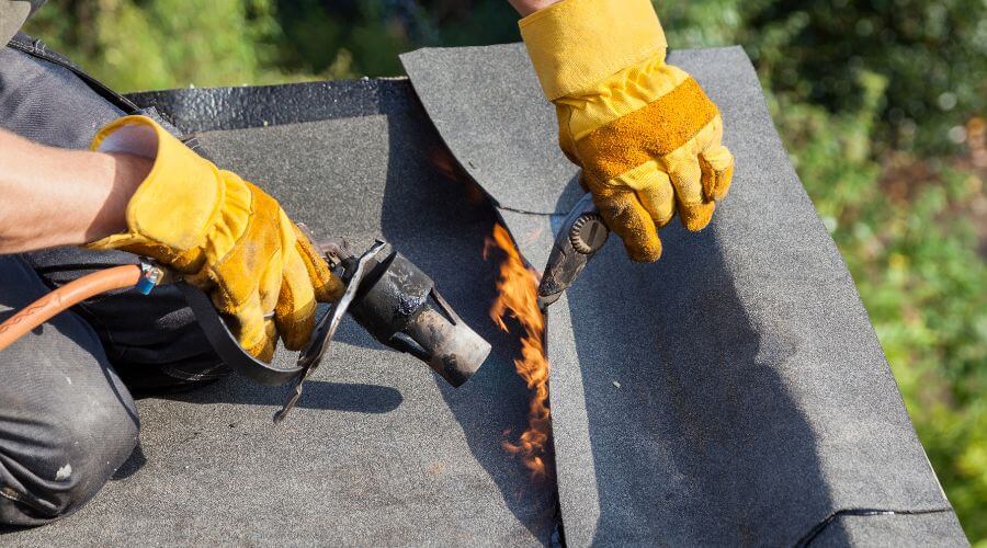 Professional residential roofers in Hurst, IL